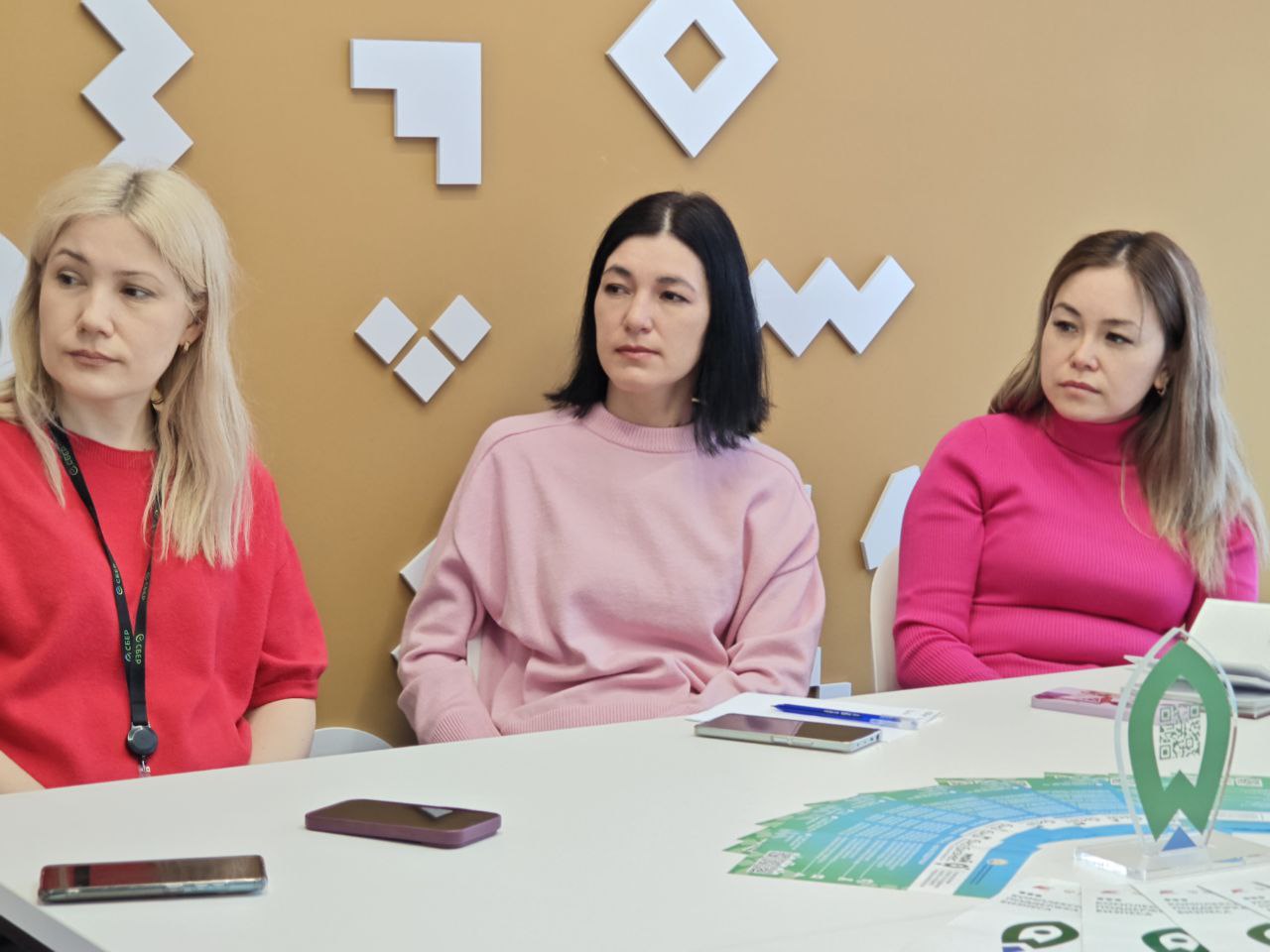 Какие меры господдержки доступны самозанятым Башкортостана? О том, как получить эту помощь обсудили на круглом столе в Учалах.-slide