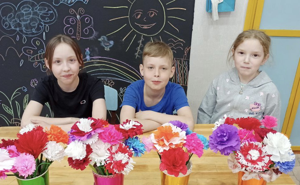 Бумажные гвоздики к 9 мая