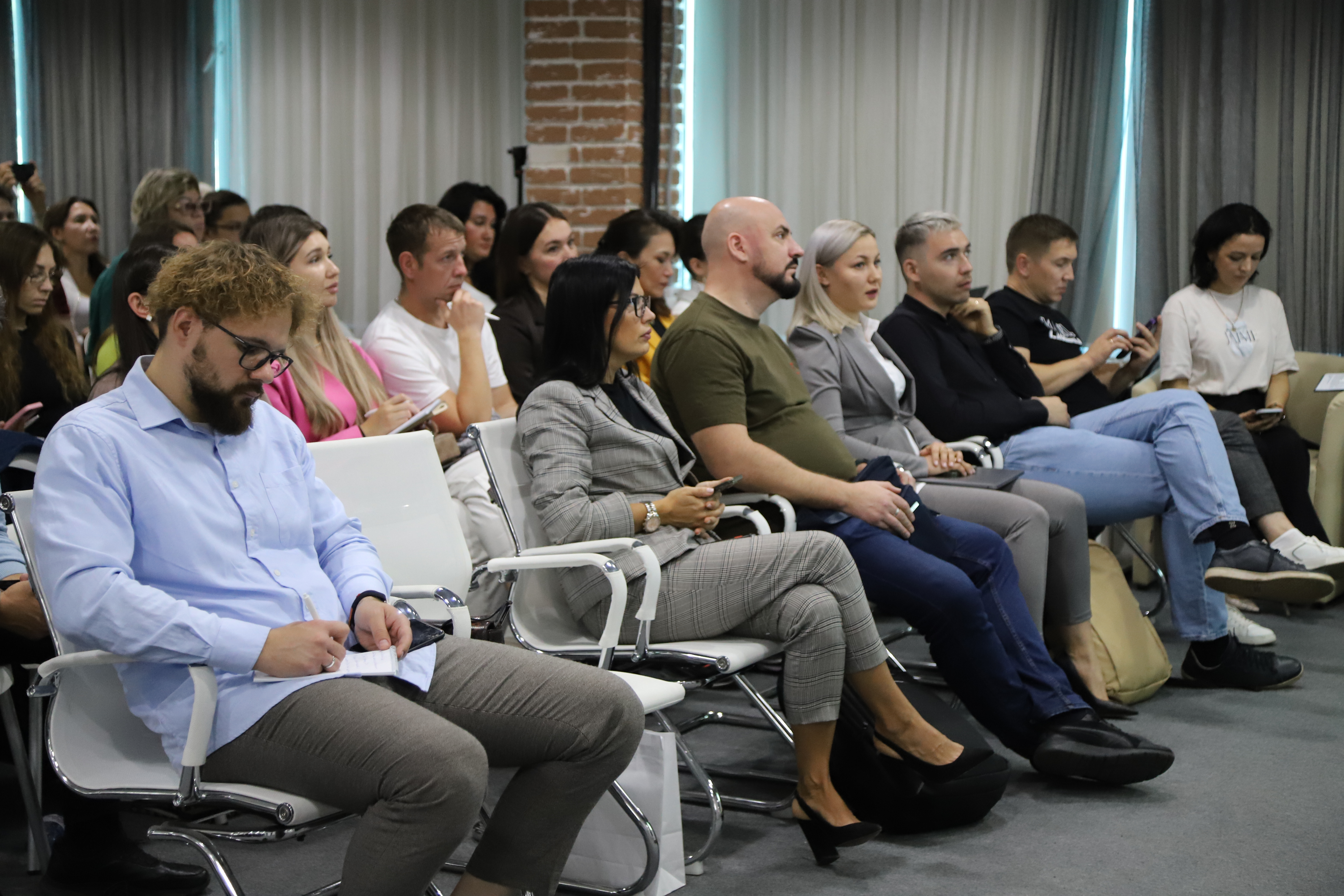 Более 100 предпринимателей Башкортостана научили продавать на маркетплейсах-slide